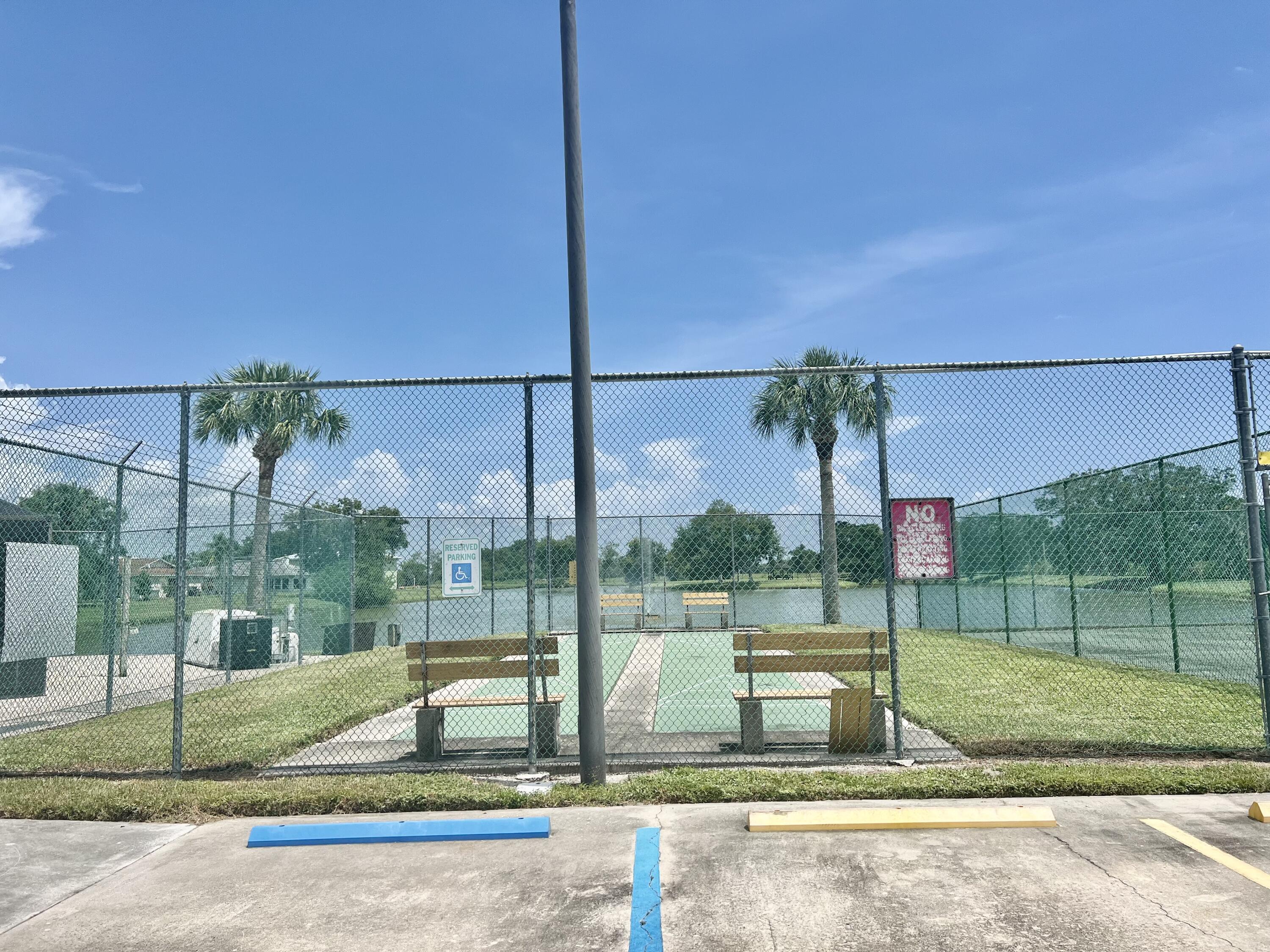 5248 Southeast 43rd Trace Okeechobee, FL 34974 - Photo 33 of 35 a view of a park with a large windows