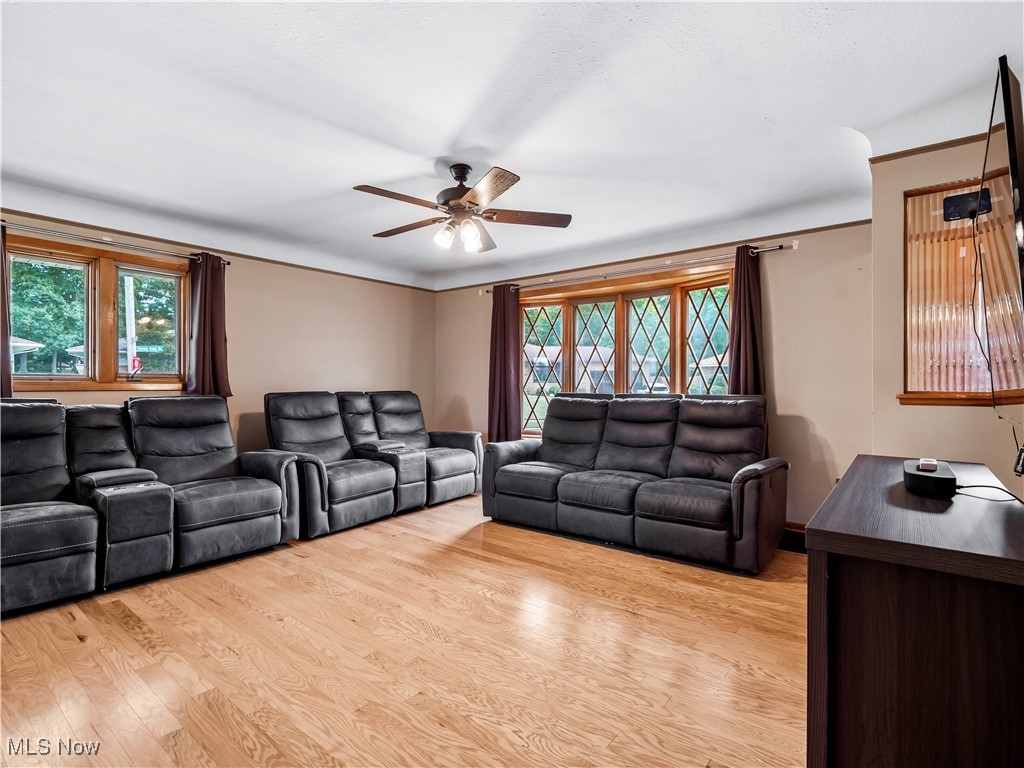 9114 Reichert Road Parma, OH 44130 - Photo 5 of 48