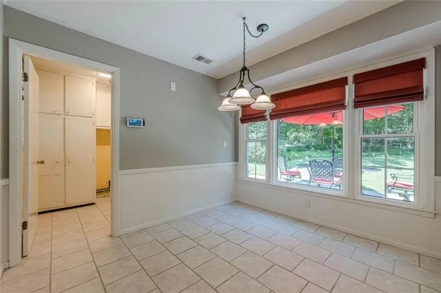 a view of empty room with window