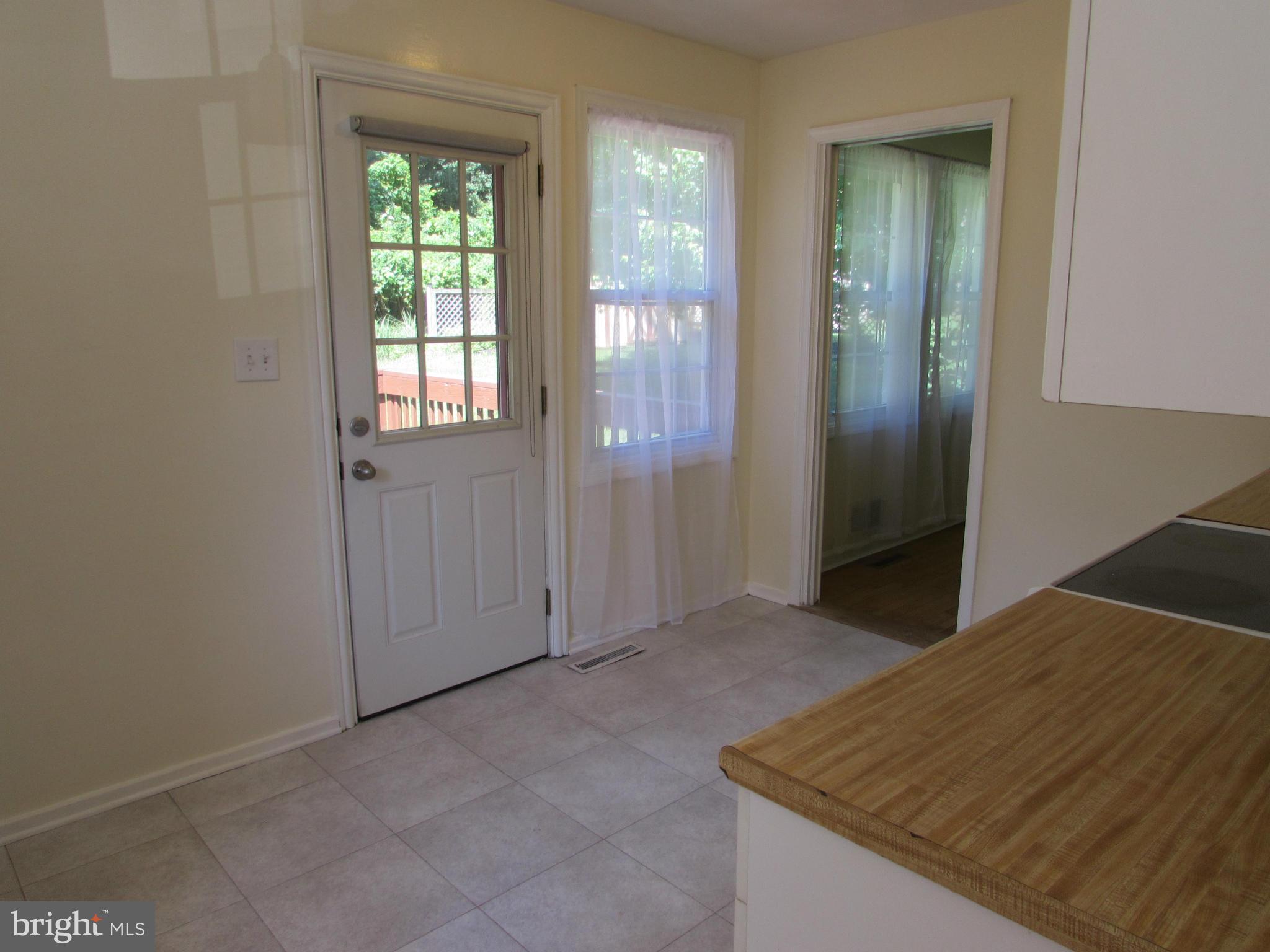404 Nottingham Road Baltimore, MD 21229 - Photo 6 of 23 Kitchen