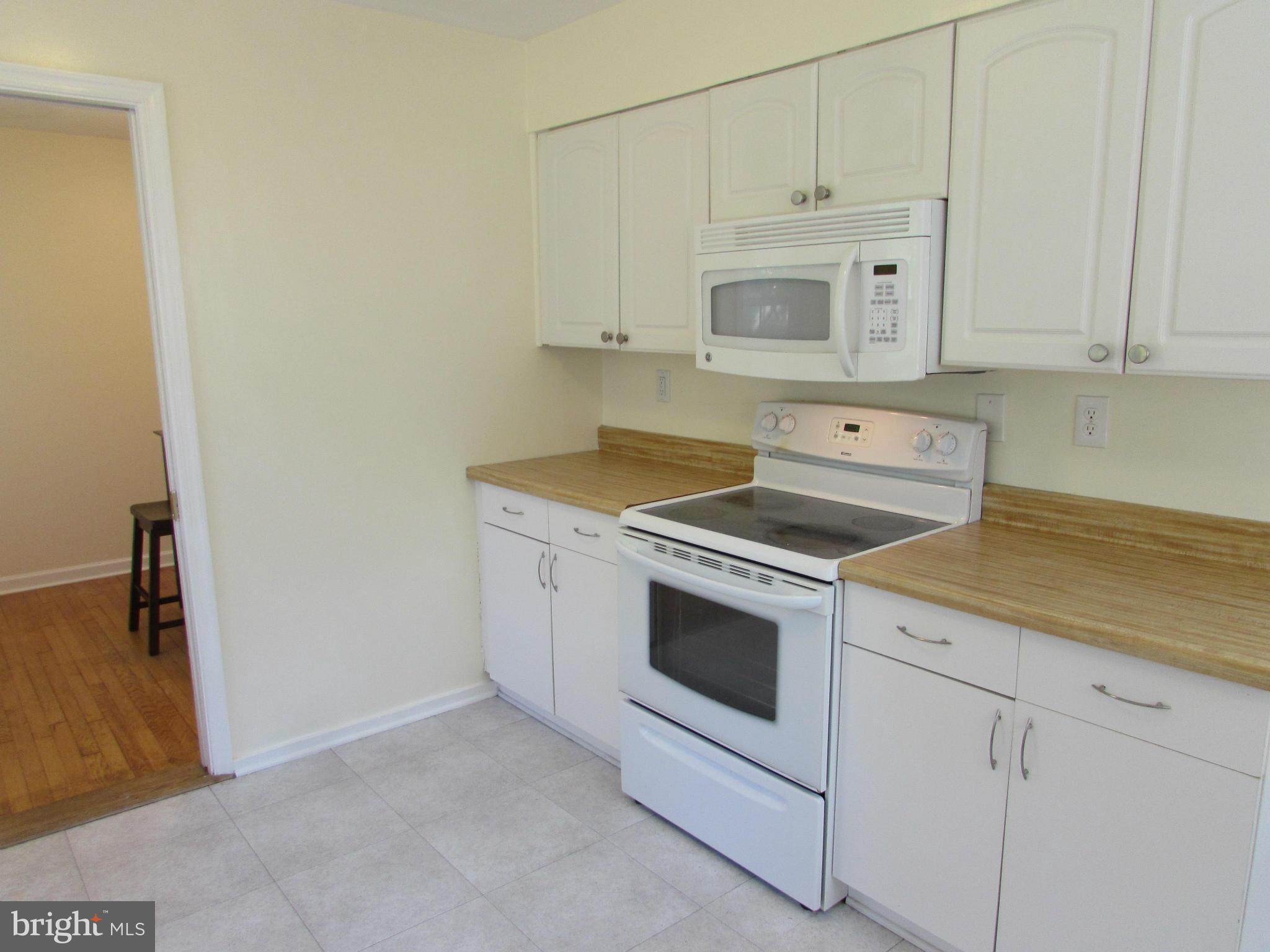 404 Nottingham Road Baltimore, MD 21229 - Photo 7 of 23 Kitchen