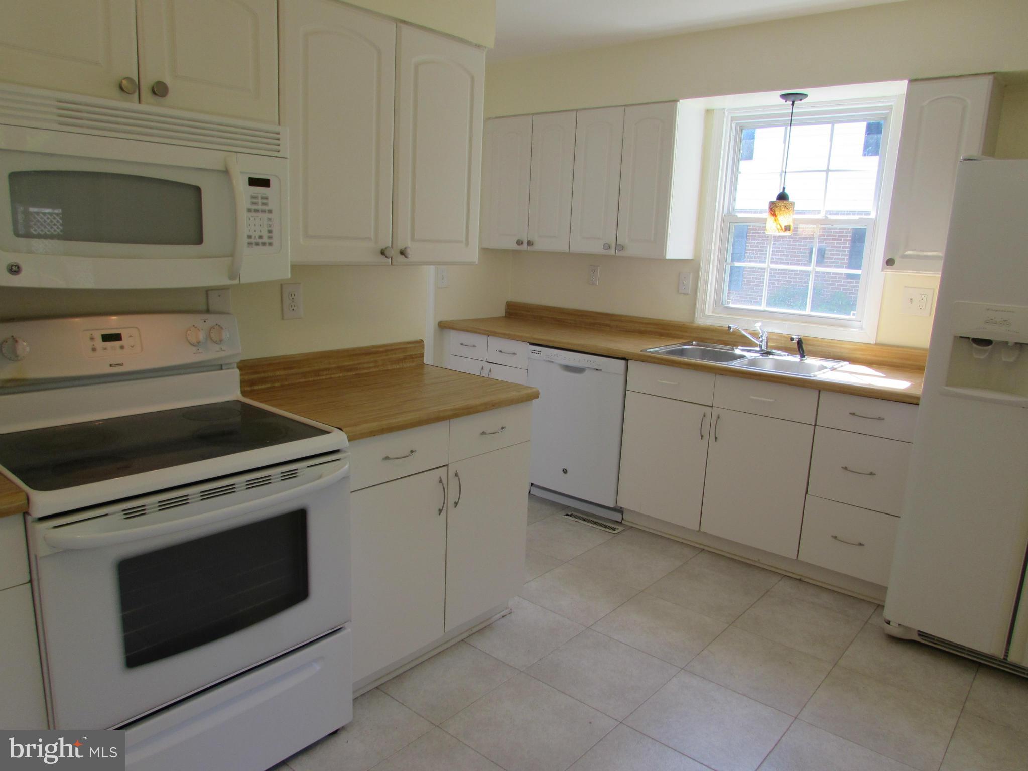 404 Nottingham Road Baltimore, MD 21229 - Photo 8 of 23 Kitchen