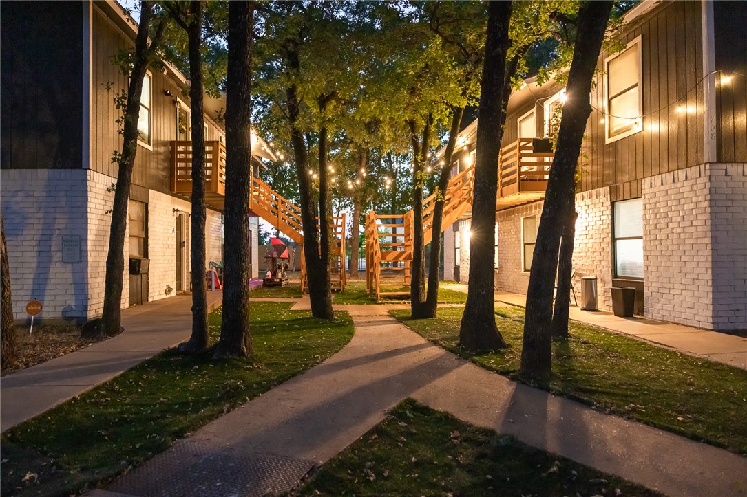 View of home's community