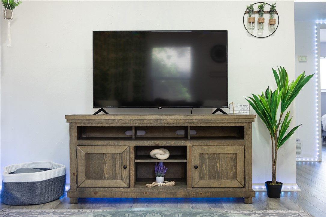 800 Navidad Street Bryan, TX 77801 - Photo 17 of 42 Detailed view of wood finished floors