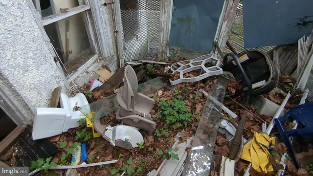 a bathroom with a sink and toilet