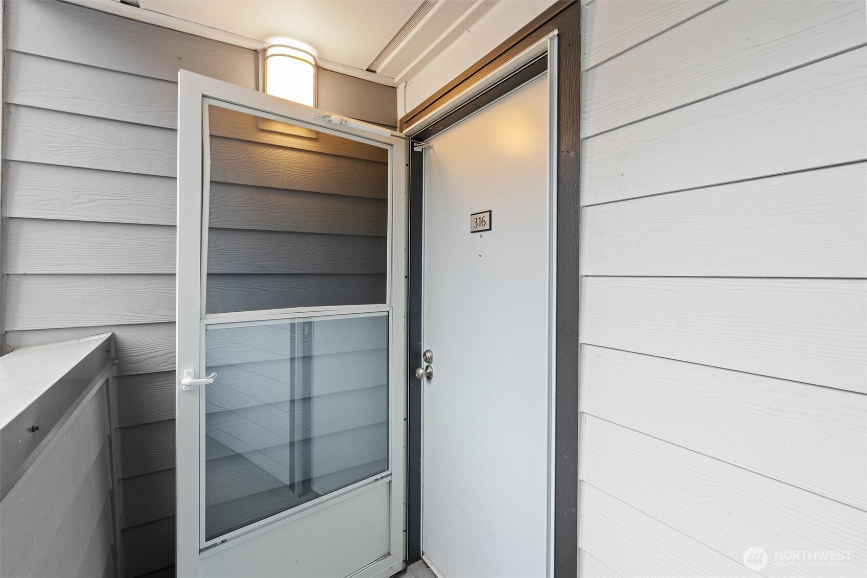 2509 Northeast 4th Street, Unit 316 Renton, WA 98056 - Photo 2 of 27