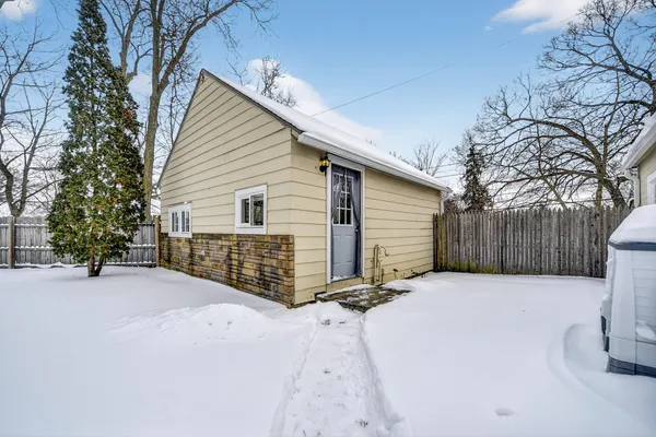 $189,900 | 560 Paris Avenue, Lansing, MI 48910