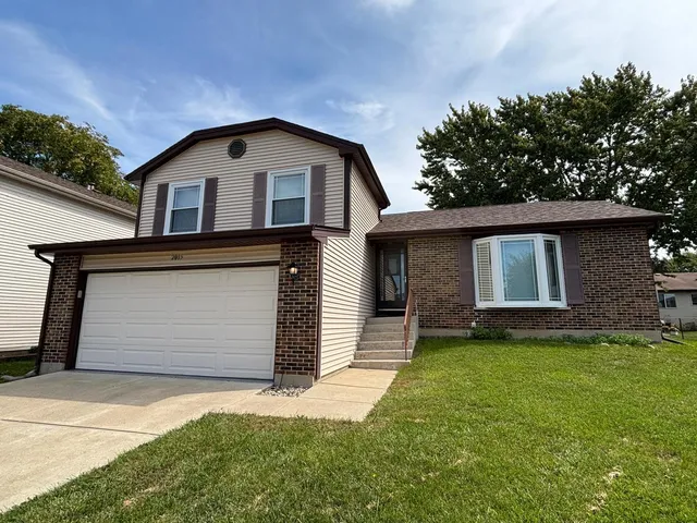 $2,600 | 2015 Williamsburg Drive, Streamwood, IL 60107