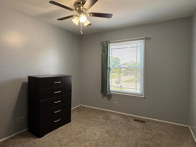 $2,600 | 2015 Williamsburg Drive, Streamwood, IL 60107