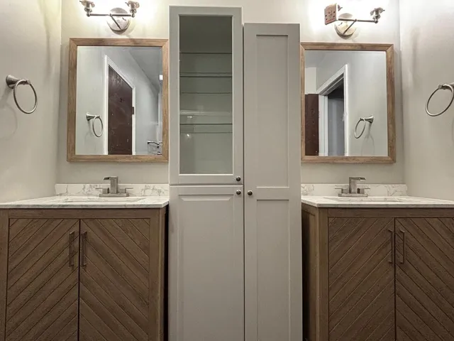 $2,600 | 2015 Williamsburg Drive, Streamwood, IL 60107