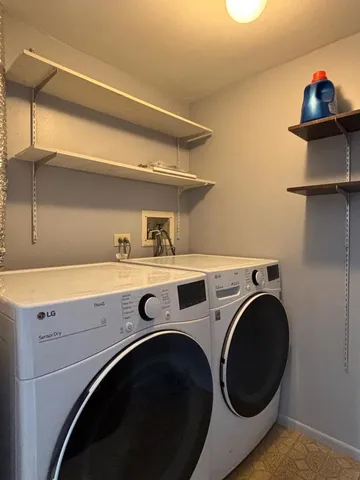 $2,600 | 2015 Williamsburg Drive, Streamwood, IL 60107