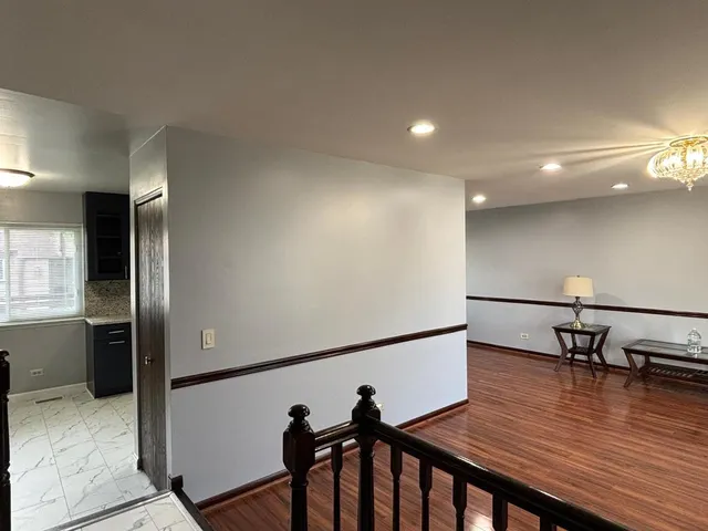 $2,600 | 2015 Williamsburg Drive, Streamwood, IL 60107