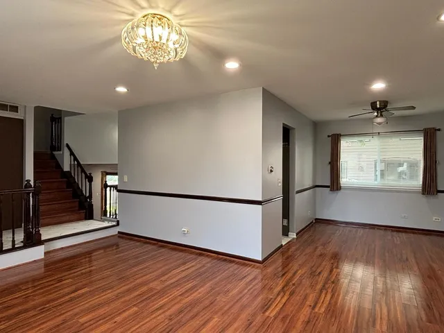 $2,600 | 2015 Williamsburg Drive, Streamwood, IL 60107