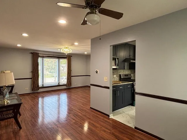 $2,600 | 2015 Williamsburg Drive, Streamwood, IL 60107