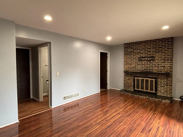 $2,600 | 2015 Williamsburg Drive, Streamwood, IL 60107