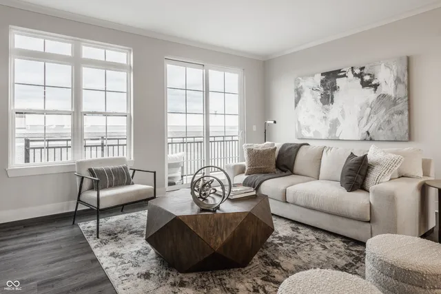 $319,000 | 432 South Meridian Street, Greenwood, IN 46142