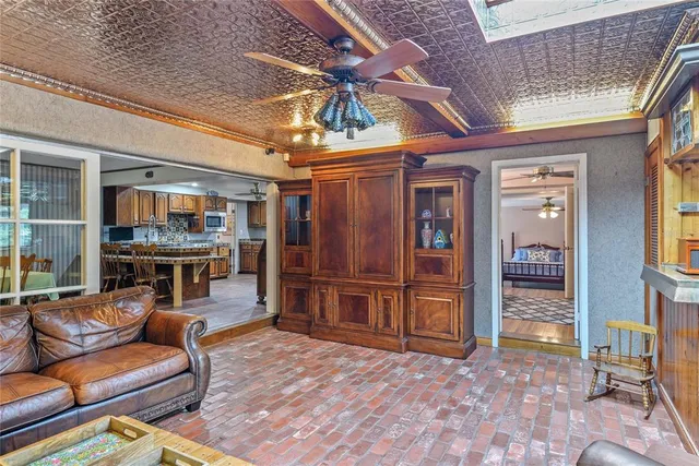 a view of a livingroom with furniture