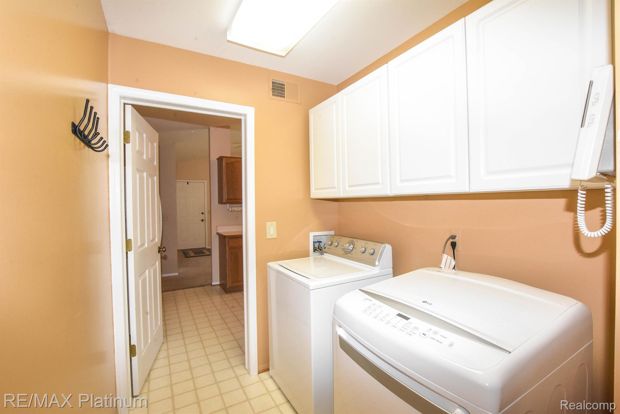 240 Pine Tree Ridge, Unit 1 Waterford, MI 48327 - Photo 28 of 36