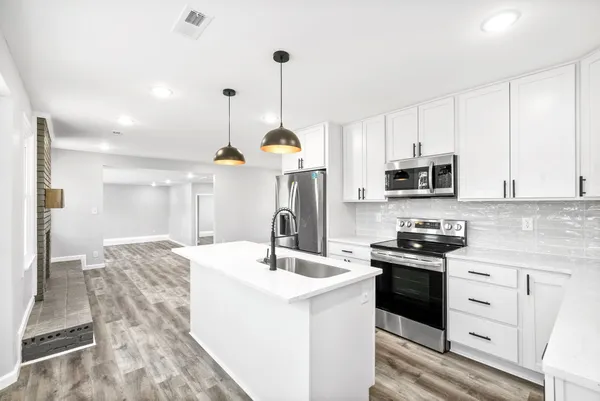 $2,000 | 1581 Freestone Drive, Clarksville, TN 37042