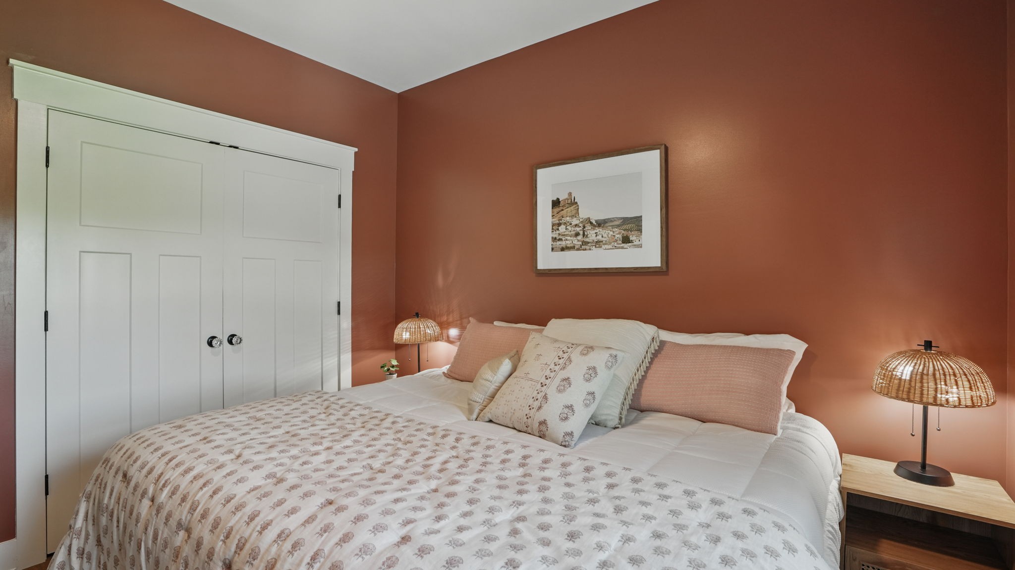 211 Claypool Road Bethpage, TN 37022 - Photo 27 of 73 a bedroom with a bed and a lamp