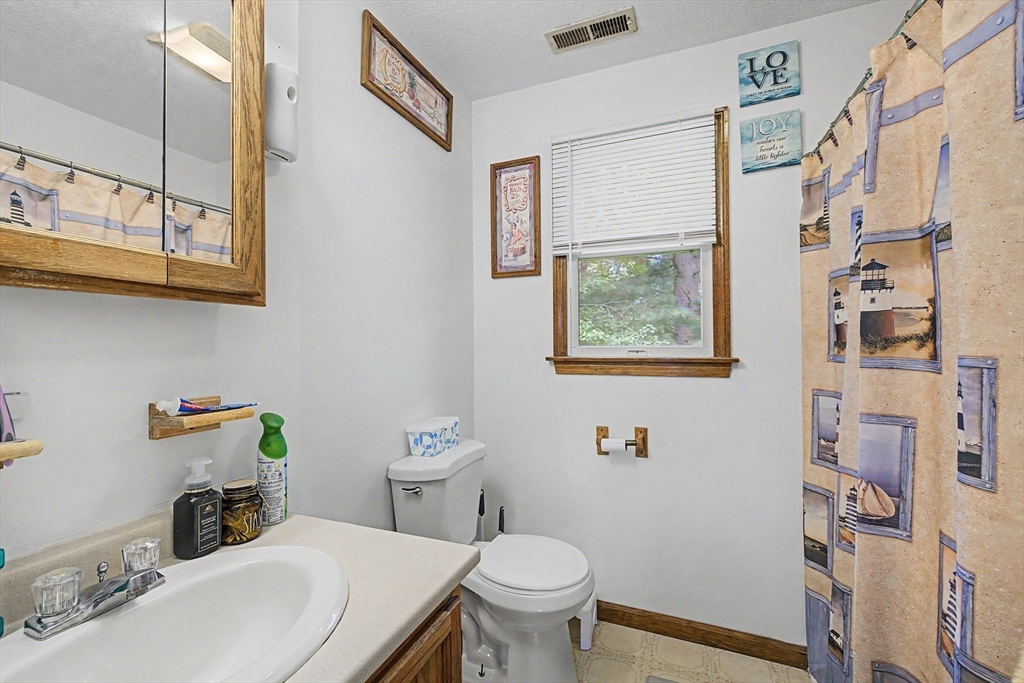 58-60 Beverly Lane Springfield, MA 01151 - Photo 26 of 35 Gallery Image 26