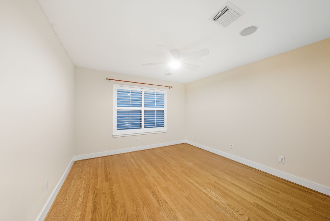 5817 Darling Street, Unit D Houston, TX 77007 - Photo 14 of 40 an empty room with wooden floor and windows