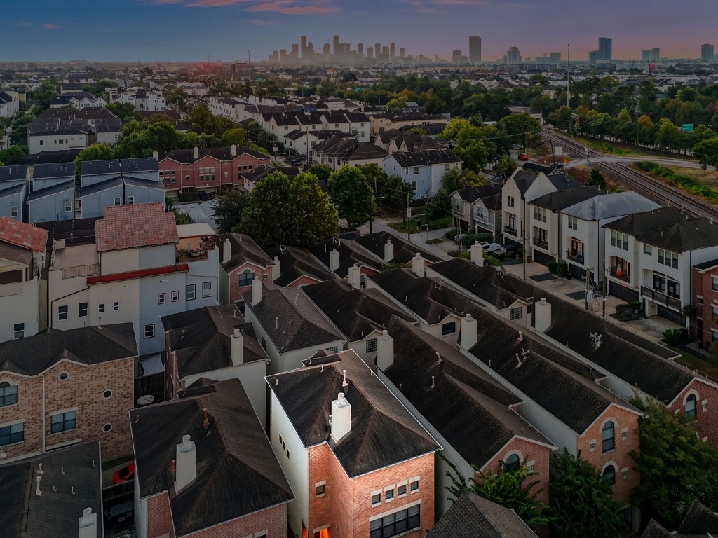 5817 Darling Street, Unit D Houston, TX 77007 - Photo 30 of 40 an aerial view of a city