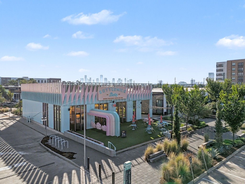 5817 Darling Street, Unit D Houston, TX 77007 - Photo 35 of 40 a view of roof deck with patio