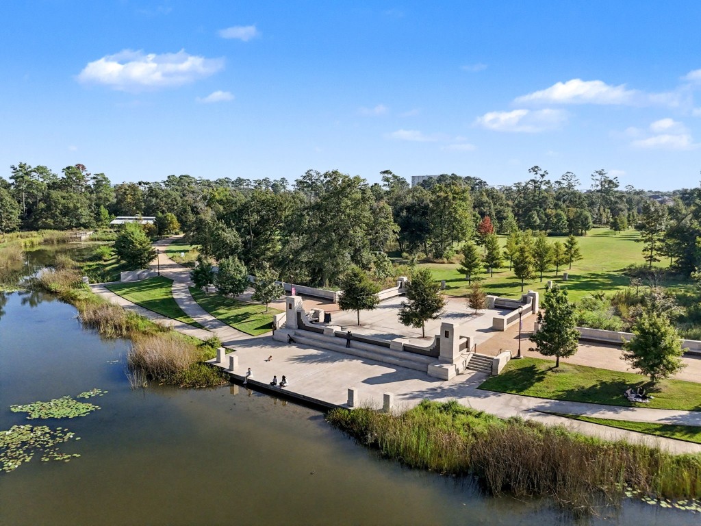 5817 Darling Street, Unit D Houston, TX 77007 - Photo 37 of 40 a view of a lake with outdoor space