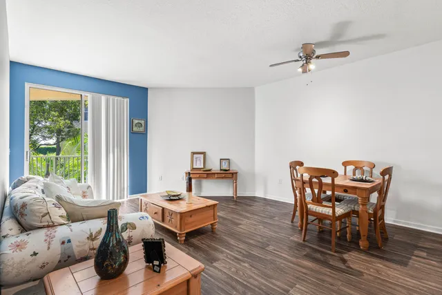 $2,195 | 1951 Brandywine Road, Unit 207, West Palm Beach, FL 33409