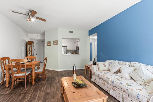 $2,195 | 1951 Brandywine Road, Unit 207, West Palm Beach, FL 33409