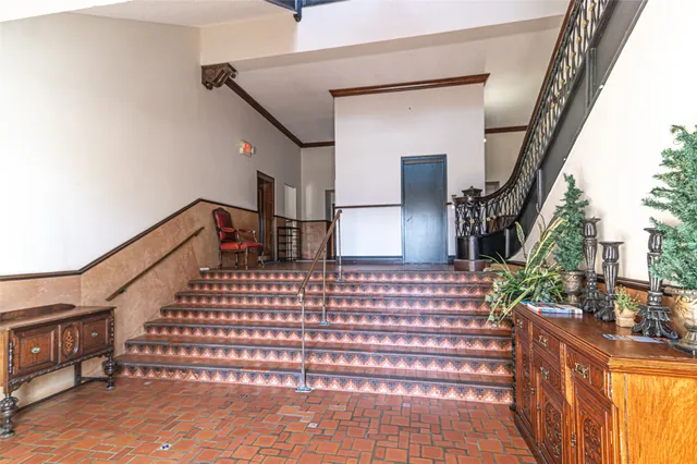 a view of entryway with a front door