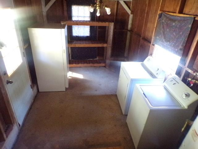 1211 Central Road Thomson, GA 30824 - Photo 11 of 17 Laundry room