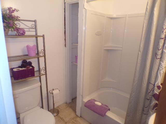 1211 Central Road Thomson, GA 30824 - Photo 9 of 17 Bathroom