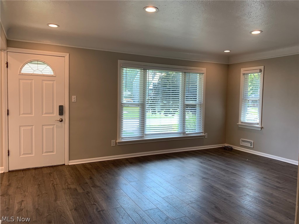 6820 Ackley Road Parma, OH 44129 - Photo 2 of 15