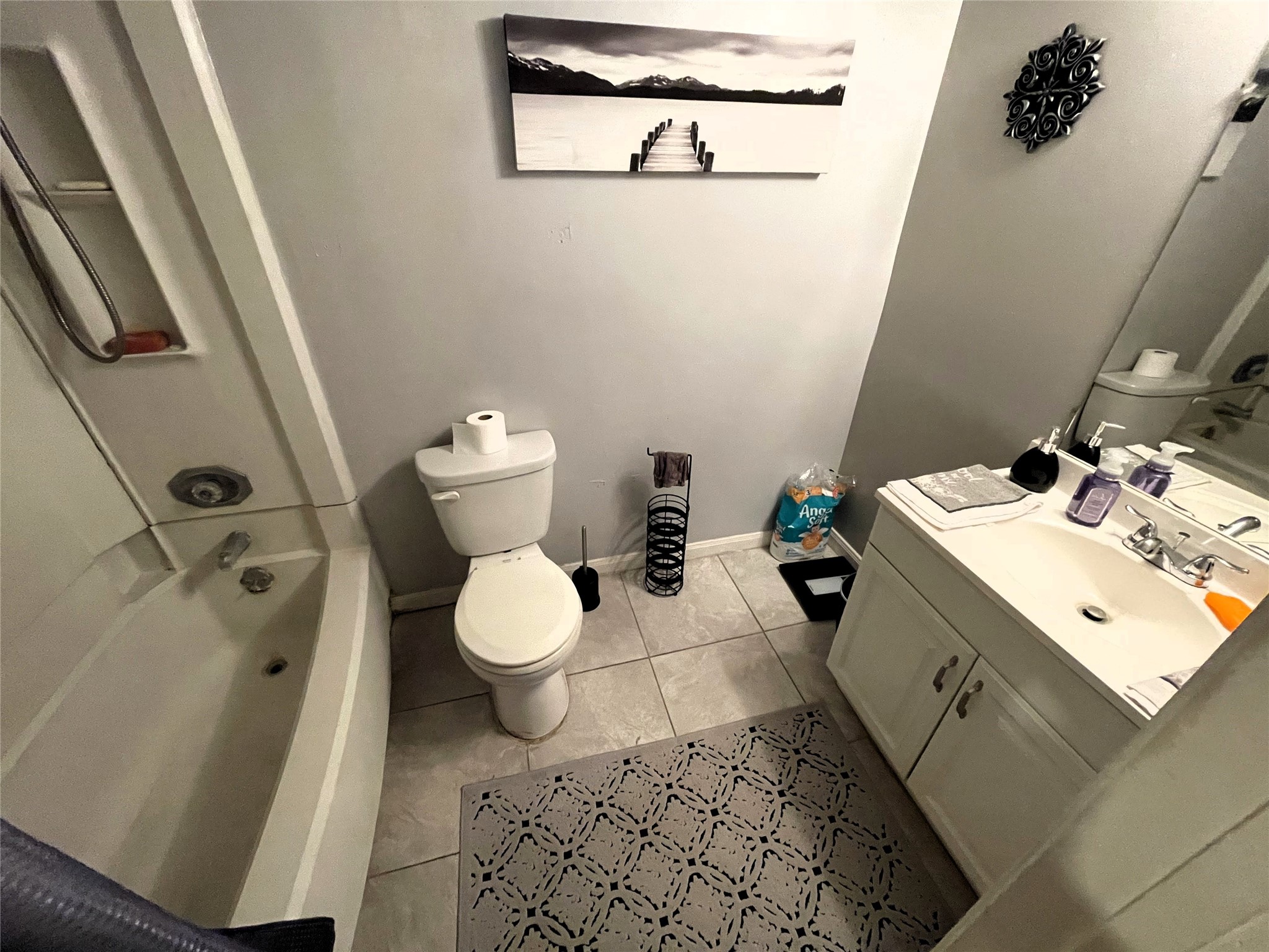 7402 Alabonson Road, Unit 108 Houston, TX 77088 - Photo 12 of 12 Full bathroom on the second floor.