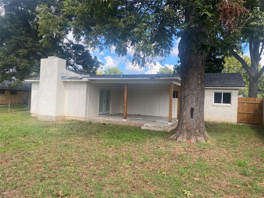 1609 Northgate Road Bossier City, LA 71112 - Photo 13 of 17 front view of a house with a yard