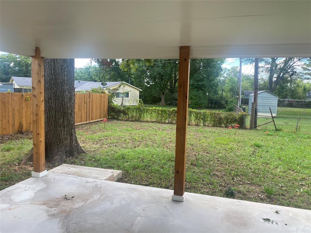 1609 Northgate Road Bossier City, LA 71112 - Photo 16 of 17 a view of a back yard from a room