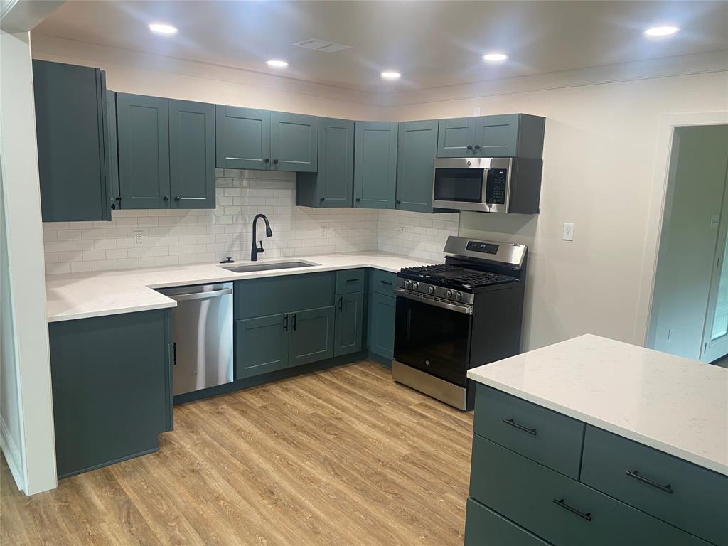 1609 Northgate Road Bossier City, LA 71112 - Photo 3 of 17 a kitchen with stainless steel appliances granite countertop a sink stove and refrigerator