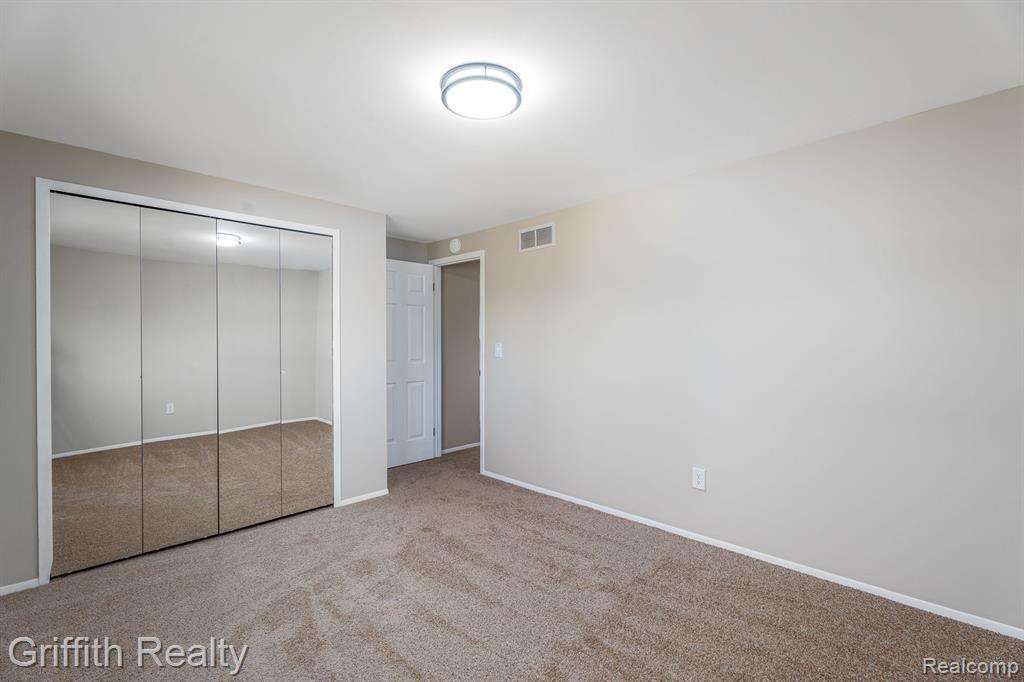 42808 Arlington Road Canton, MI 48187 - Photo 12 of 32