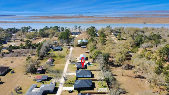 $302,000 | 118 Nelson Lane, Anahuac, TX 77514