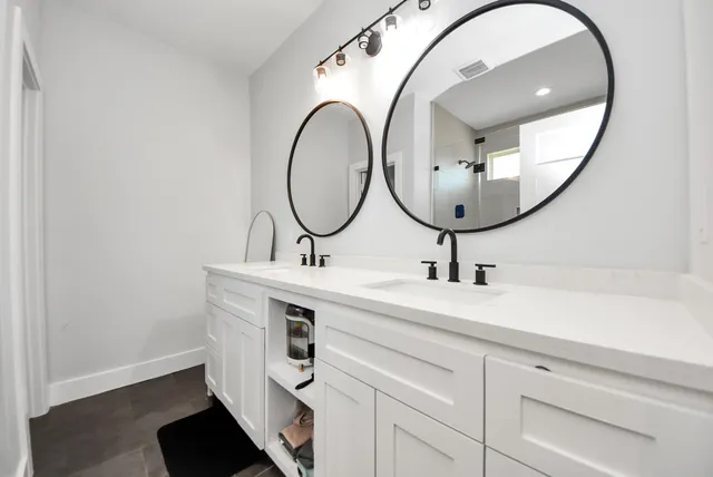 $302,000 | 118 Nelson Lane, Anahuac, TX 77514