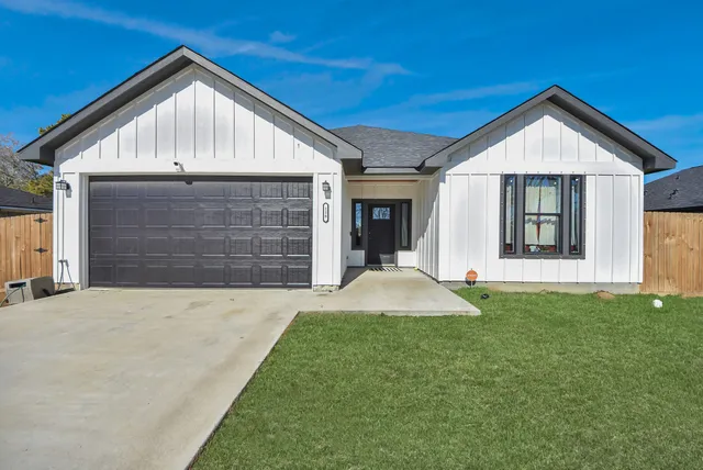 $302,000 | 118 Nelson Lane, Anahuac, TX 77514