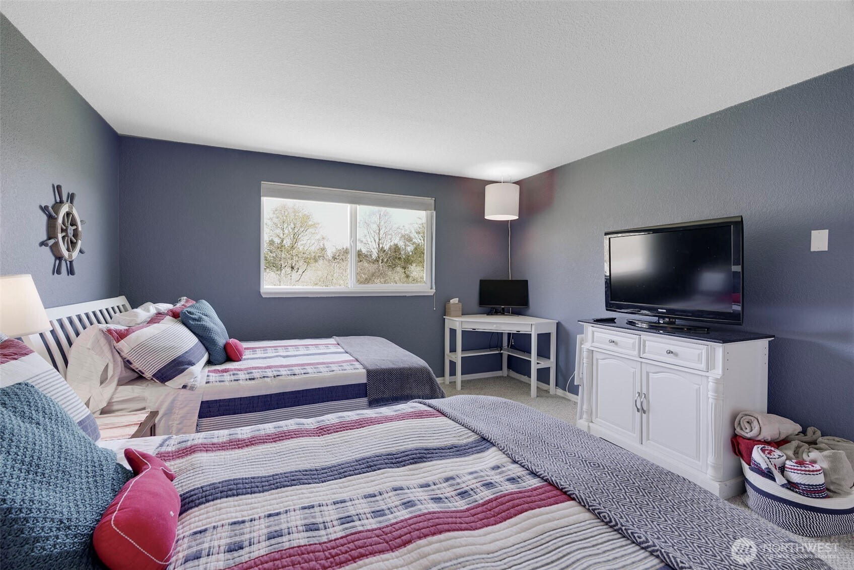 1420 48th Street, Unit B10 Seaview, WA 98644 - Photo 14 of 20 a bedroom with a bed and a flat screen tv