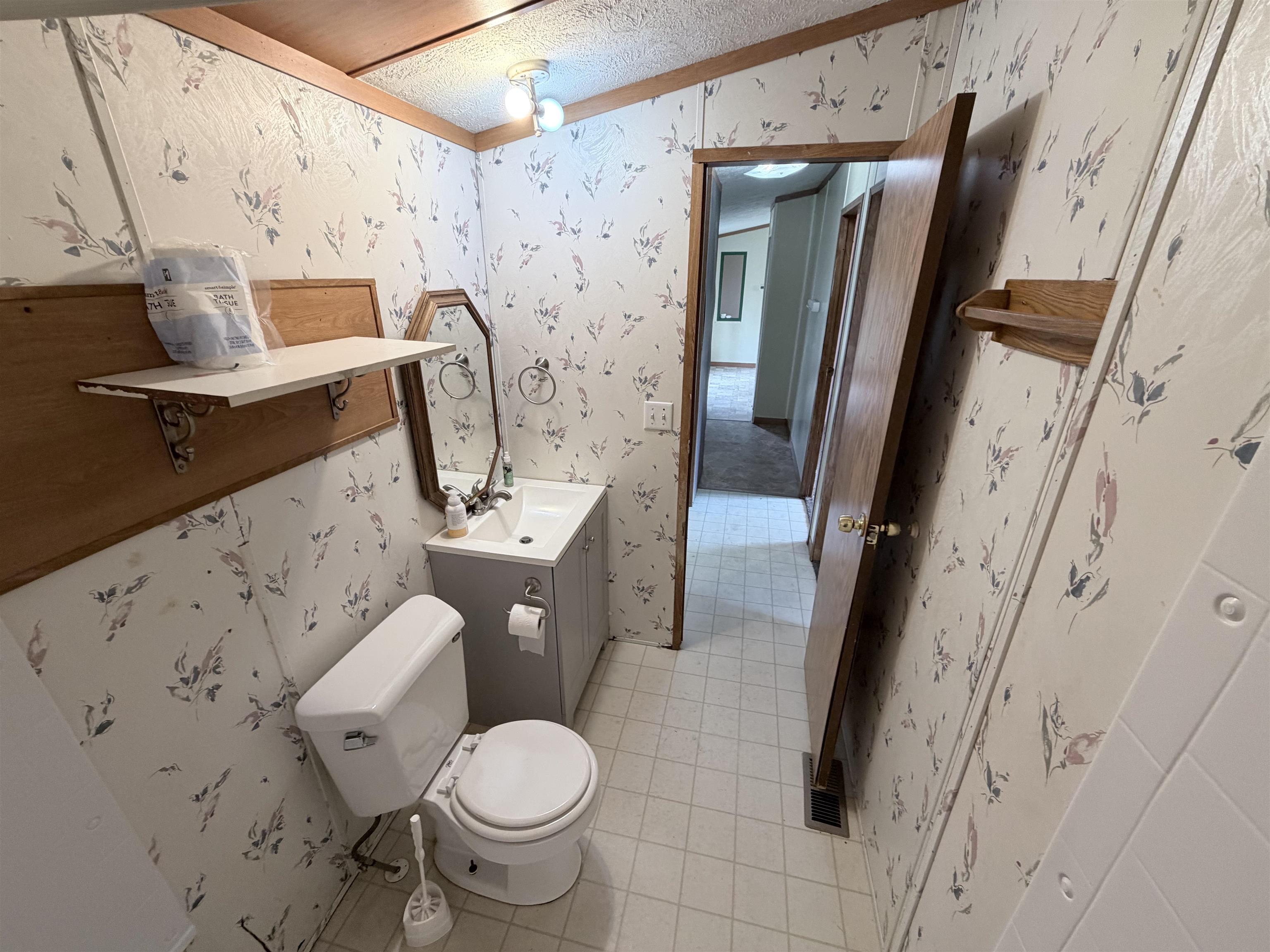 6542 North Geneva Road Coleman, MI 48618 - Photo 14 of 26