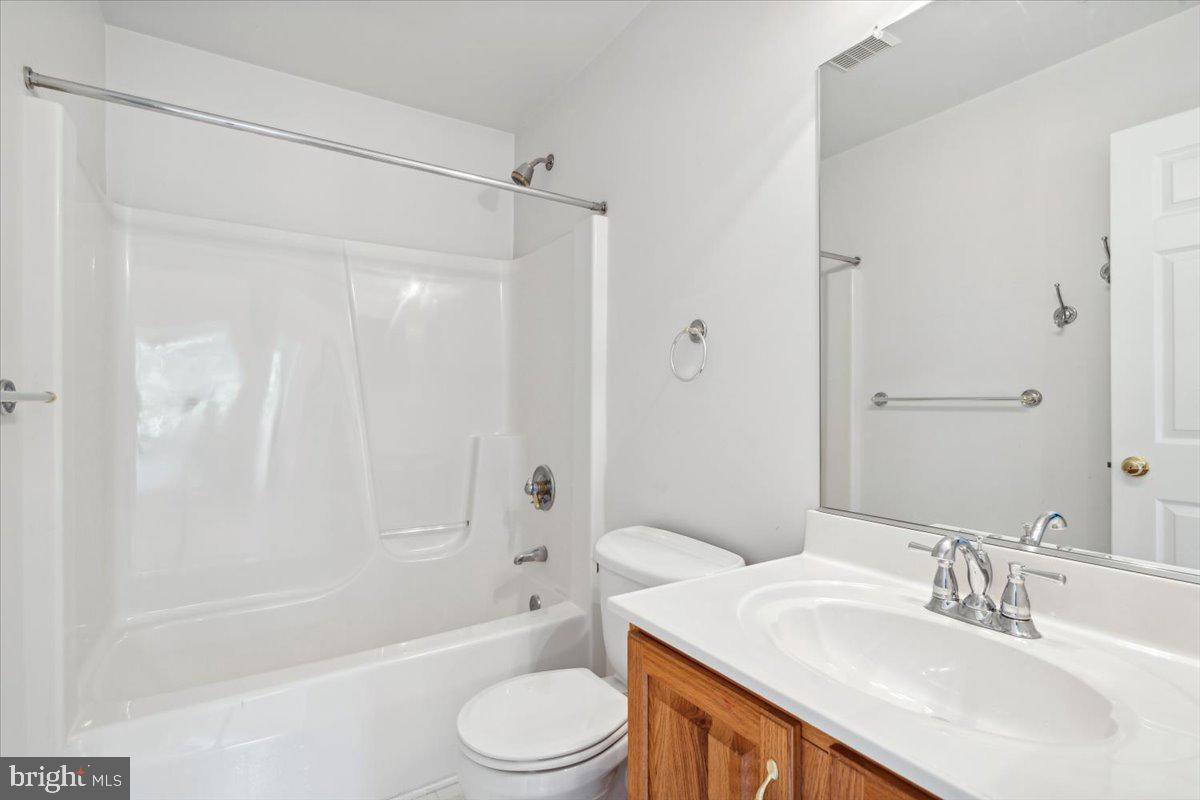 1037 Lindfield Drive Frederick, MD 21702 - Photo 29 of 59 Full Bathroom