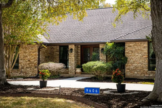 $850,400 | 9606 Meadow Rue, Garden Ridge, TX 78266