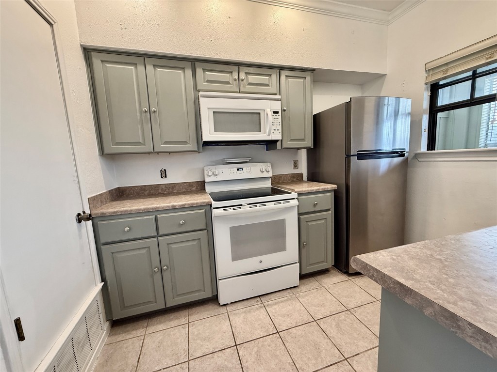 1307 Kinney Avenue, Unit 133 Austin, TX 78704 - Photo 10 of 24 a kitchen with appliances cabinets and a counter top space