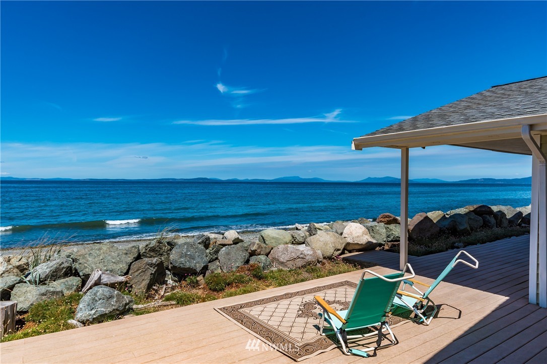 2607 West Beach Road Oak Harbor, WA 98277 - Photo 1 of 25 Gallery Image 1