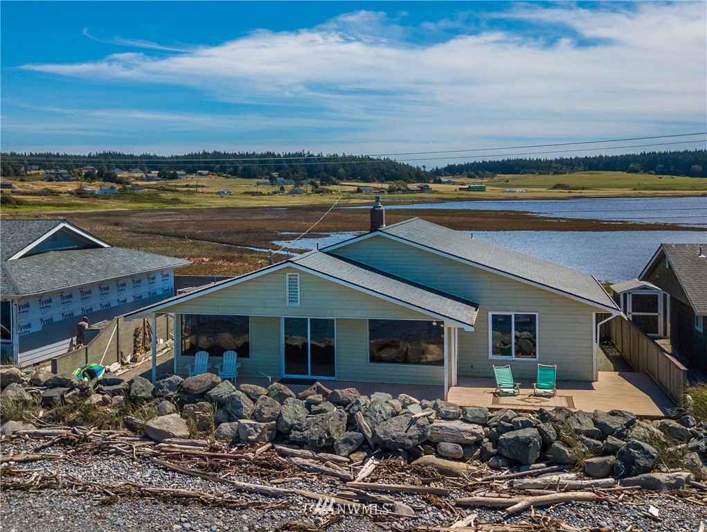 2607 West Beach Road Oak Harbor, WA 98277 - Photo 2 of 25 Gallery Image 2